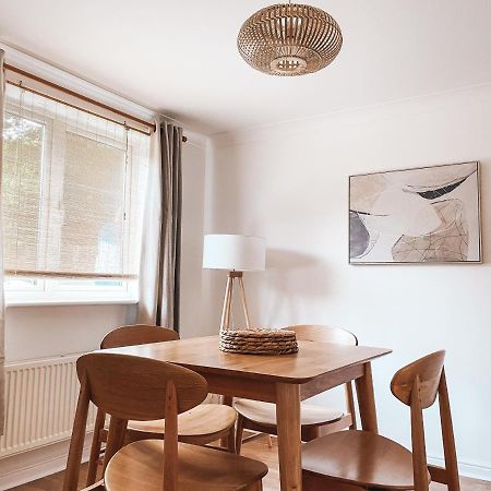 Hollybush Apartment, By Solace Stays Newport  Zewnętrze zdjęcie
